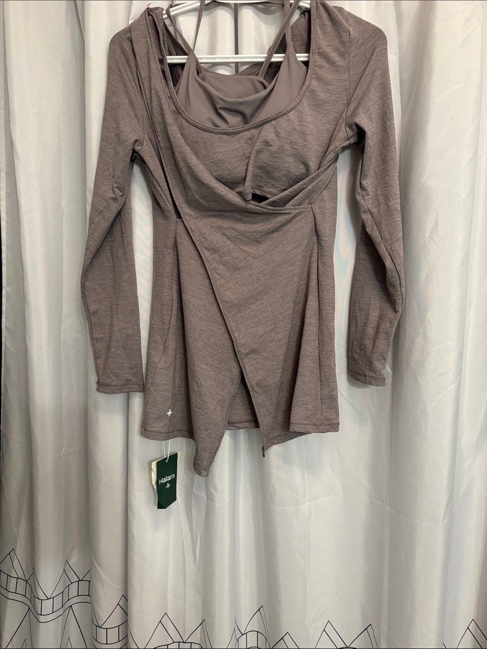 Women’s Halara. cross cross long Sleeve yoga sport with built in bra